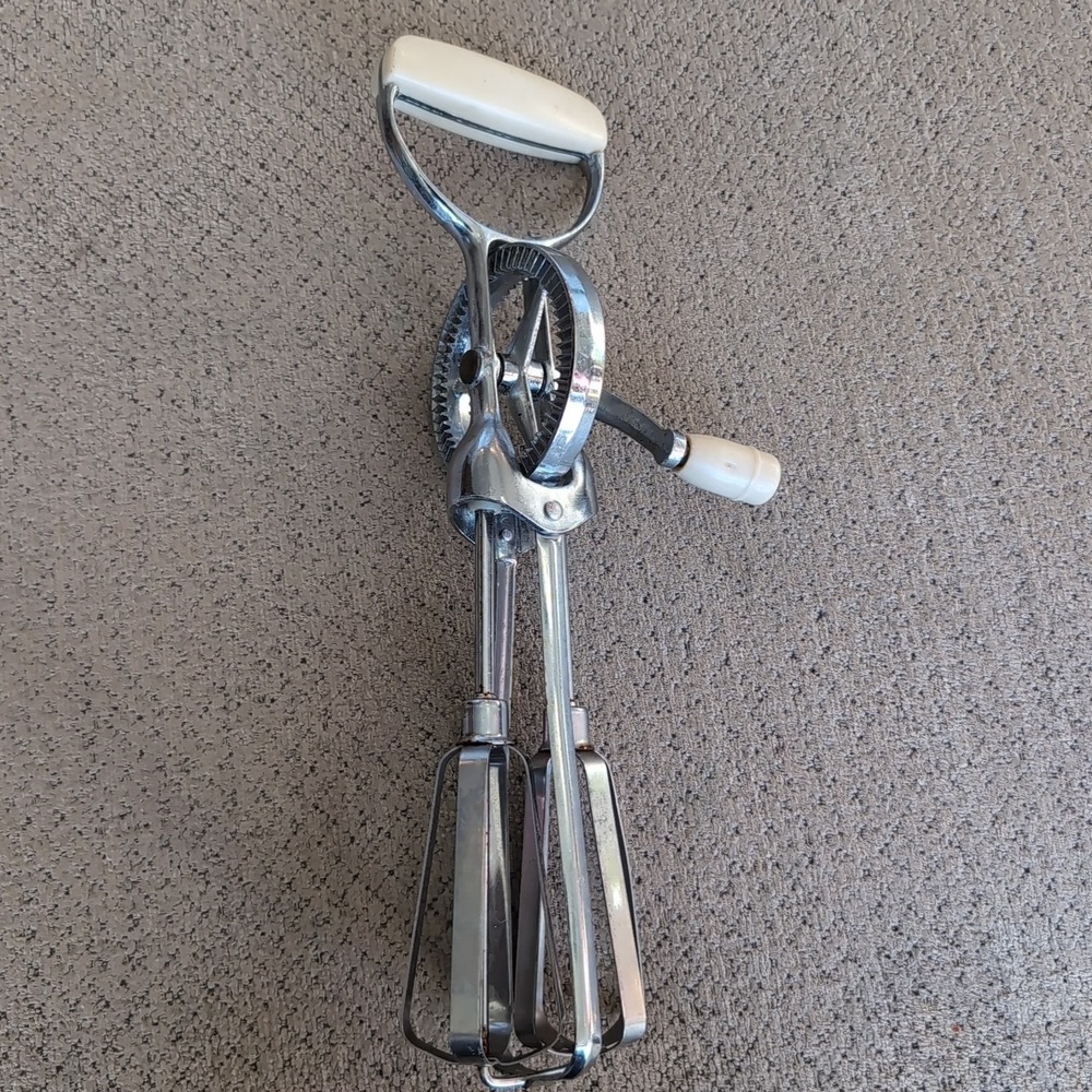 Ecko Vintage Stainless Steel Hand Mixer Egg Beater Cream Handles USA Vintage